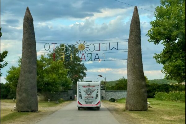 Wohnmobile mitten Flying Dog