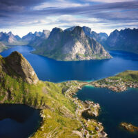 Panoramic view of Kjerkfjorden and the fishing village of Reine, on Moskenesøya island, part of the Lofoten Islands of northern Norway Karavanom do Norska